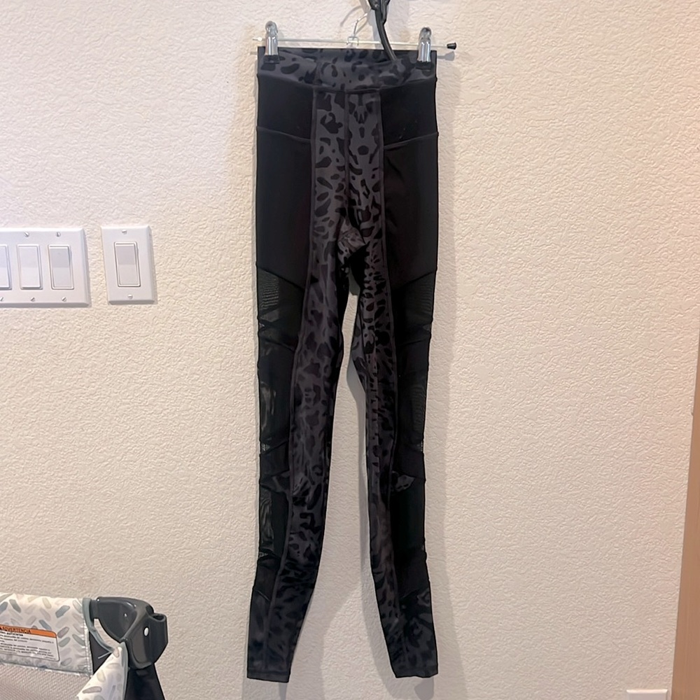Lululemon leopard mesh leggings 4